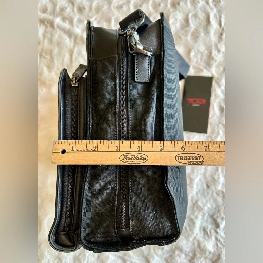 Tumi Large Black Leather laptop briefcase. Vntg. I owned since 2000. Preowned